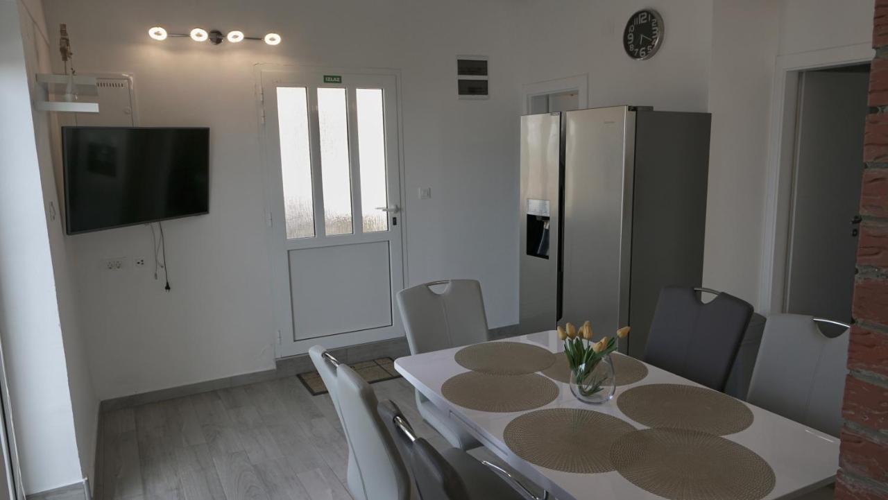 Apartments Bestak คิร์ก ภายนอก รูปภาพ