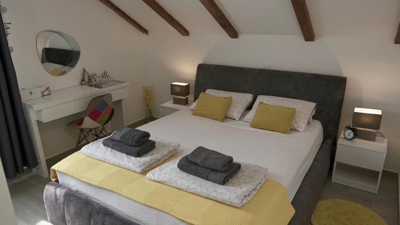 Apartments Bestak คิร์ก ภายนอก รูปภาพ